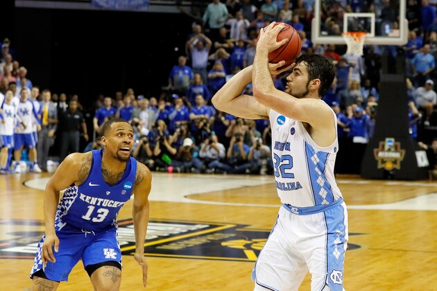 MEMPHIS, TN - MARCH 26:  Luke Maye #32 of the North Carolina Tar Heels shoots the game winning basket late in the second half against the Kentucky Wildcats during the 2017 NCAA Men's Basketball Tournament South Regional at FedExForum on March 26, 2017 in Memphis, Tennessee.  (Photo by Kevin C. Cox/Getty Images)