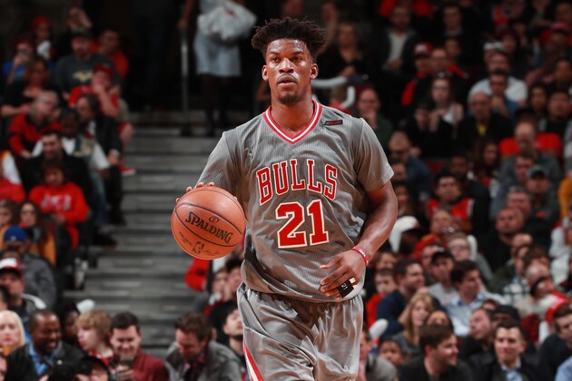 CHICAGO, IL - MARCH 30:  Jimmy Butler #21 of the Chicago Bulls handles the ball during a game against the Cleveland Cavaliers on March 30, 2017 at the United Center in Chicago, Illinois. NOTE TO USER: User expressly acknowledges and agrees that, by downloading and/or using this photograph, user is consenting to the terms and conditions of the Getty Images License Agreement. Mandatory Copyright Notice: Copyright 2017 NBAE (Photo by Jeff Haynes/NBAE via Getty Images)