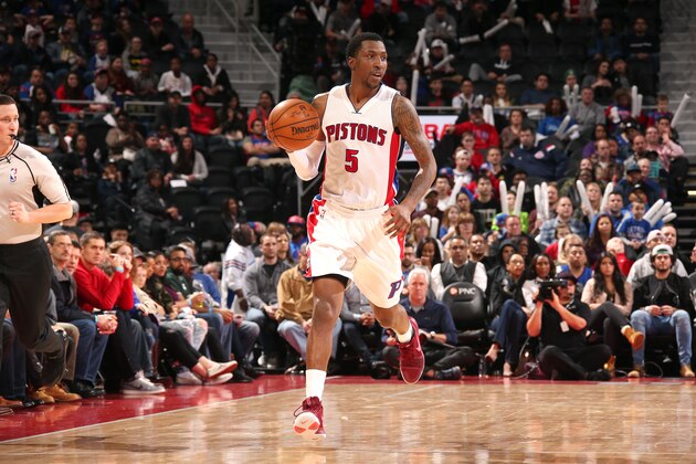AUBURN HILLS, MI - MARCH 30: Kentavious Caldwell-Pope #5 of the Detroit Pistons brings the ball up court during the game against the Brooklyn Nets on March 30, 2017 at The Palace of Auburn Hills in Auburn Hills, Michigan. NOTE TO USER: User expressly acknowledges and agrees that, by downloading and/or using this photograph, User is consenting to the terms and conditions of the Getty Images License Agreement. Mandatory Copyright Notice: Copyright 2017 NBAE (Photo by Brian Sevald/NBAE via Getty Images)