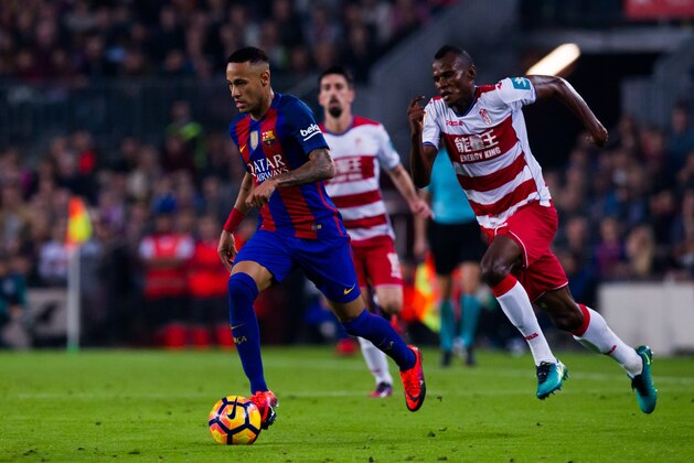 BARCELONA, SPAIN - OCTOBER 29: Neymar Santos Jr (L) of FC Barcelona conducts the ball next to Uche Henry Agbo of Granada CF during the La Liga match between FC Barcelona and Granada CF at Camp Nou stadium on October 29, 2016 in Barcelona, Spain. (Photo by Alex Caparros/Getty Images)