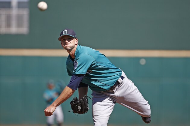 Seattle Mariners starting pitcher Drew Smyly warms up during the first inning of a spring training baseball game against the Cleveland Indians Wednesday, March 1, 2017, in Goodyear, Ariz. The Mariners defeated the Indians 7-4. (AP Photo/Ross D. Franklin)