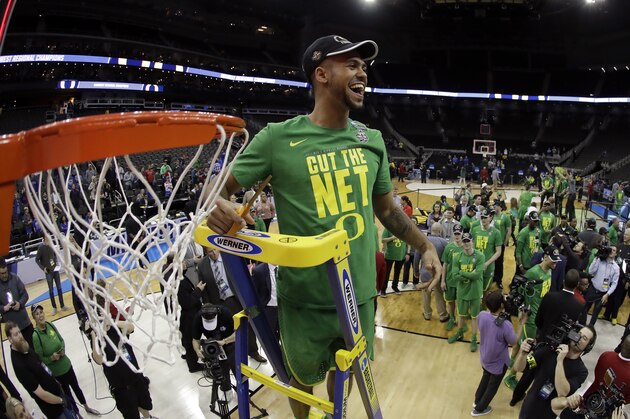 Oregon guard Tyler Dorsey cuts down the net after a regional final against Kansas in the NCAA men's college basketball tournament, Saturday, March 25, 2017, in Kansas City, Mo. (AP Photo/Charlie Riedel)