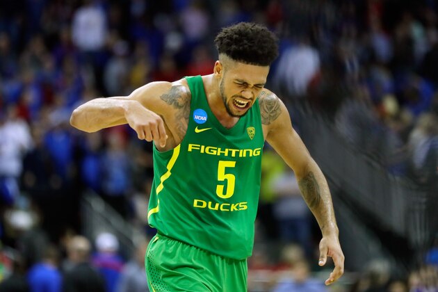 KANSAS CITY, MO - MARCH 25:  Tyler Dorsey #5 of the Oregon Ducks reacts in the second half against the Kansas Jayhawks during the 2017 NCAA Men's Basketball Tournament Midwest Regional at Sprint Center on March 25, 2017 in Kansas City, Missouri.  (Photo by Jamie Squire/Getty Images)