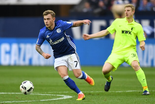 GELSENKIRCHEN, GERMANY - MARCH 12: Max Meyer of Schalke in action during the Bundesliga match between FC Schalke 04 and FC Augsburg at Veltins-Arena on March 12, 2017 in Gelsenkirchen, Germany. (Photo by Etsuo Hara/Getty Images)