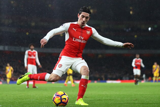 LONDON, ENGLAND - JANUARY 01:  Hector Bellerin of Arsenal crosses the ball during the Premier League match between Arsenal and Crystal Palace at the Emirates Stadium on January 1, 2017 in London, England.  (Photo by Clive Mason/Getty Images)