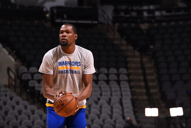 SAN ANTONIO, TX - MARCH 29: Kevin Durant #35 of the Golden State Warriors warms up before the game against the San Antonio Spurs on March 29, 2017 at AT&T Center in San Antonio, Texas. NOTE TO USER: User expressly acknowledges and agrees that, by downloading and or using this photograph, user is consenting to the terms and conditions of Getty Images License Agreement. Mandatory Copyright Notice: Copyright 2017 NBAE (Photo by Noah Graham/NBAE via Getty Images)