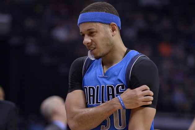 Dallas Mavericks guard Seth Curry (30) holds his arm as he leaves the court in the second half of an NBA basketball game against the Memphis Grizzlies Friday, March 31, 2017, in Memphis, Tenn. (AP Photo/Brandon Dill)
