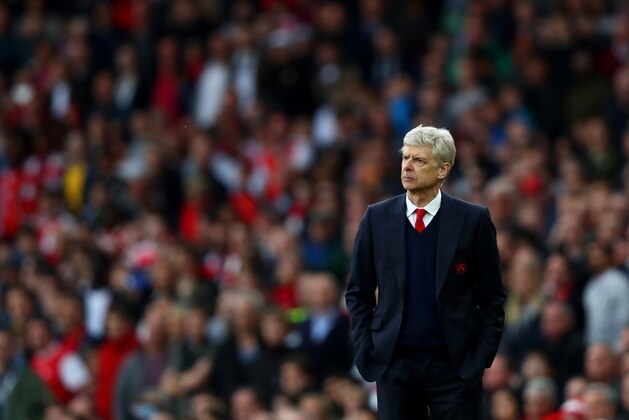 LONDON, ENGLAND - APRIL 02: Arsene Wenger, Manager of Arsenal looks on during the Premier League match between Arsenal and Manchester City at Emirates Stadium on April 2, 2017 in London, England.  (Photo by Clive Rose/Getty Images)