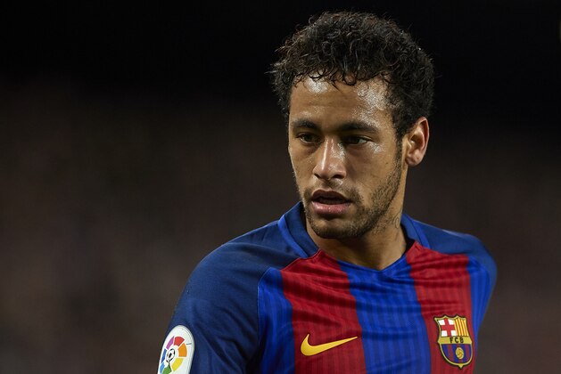 BARCELONA, SPAIN - MARCH 19:  Neymar JR of Barcelona looks on during the La Liga match between FC Barcelona and Valencia CF at Camp Nou Stadium on March 19, 2017 in Barcelona, Spain.  (Photo by Manuel Queimadelos Alonso/Getty Images)