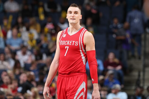 MEMPHIS, TN - JANUARY 21:  Sam Dekker #7 of the Houston Rockets smiles during the game against the Memphis Grizzlies on January 21, 2017 at FedExForum in Memphis, Tennessee. NOTE TO USER: User expressly acknowledges and agrees that, by downloading and or using this photograph, User is consenting to the terms and conditions of the Getty Images License Agreement. Mandatory Copyright Notice: Copyright 2017 NBAE (Photo by Joe Murphy/NBAE via Getty Images)