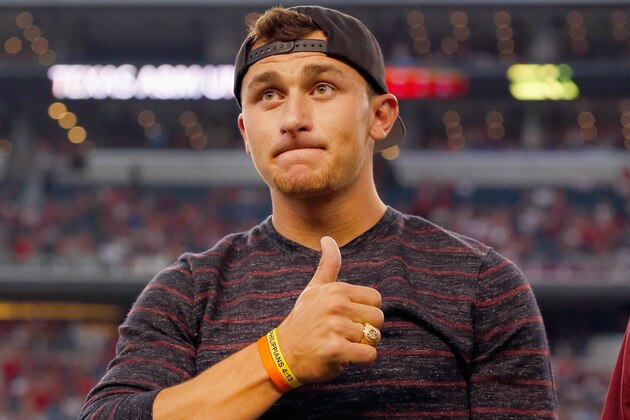 ARLINGTON, TX - SEPTEMBER 27:  Johnny Manziel #2 of the Cleveland Browns reacts after receiving his Aggie Ring during half time of the Southwest Classic at AT&T Stadium on September 27, 2014 in Arlington, Texas.  (Photo by Tom Pennington/Getty Images)