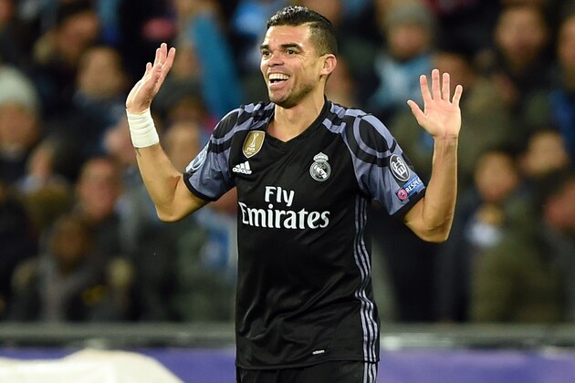 NAPLES, ITALY - MARCH 07:  Pepe of Real Madrid CF  during the UEFA Champions League Round of 16 second leg match between SSC Napoli and Real Madrid CF at Stadio San Paolo on March 7, 2017 in Naples, Italy.  (Photo by Francesco Pecoraro/Getty Images)