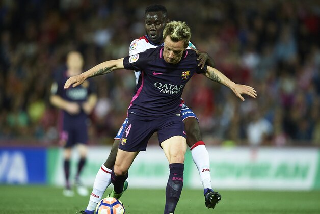 GRANADA, SPAIN - APRIL 02:  Ivan Rakitic of FC Barcelona  (L) competes for the ball with Victorien Angban of Granada CF (R) during the La Liga match between Granada CF v FC Barcelona at Estadio Nuevo Los Carmenes on April 02, 2017 in Granada, Spain.  (Photo by Aitor Alcalde/Getty Images)