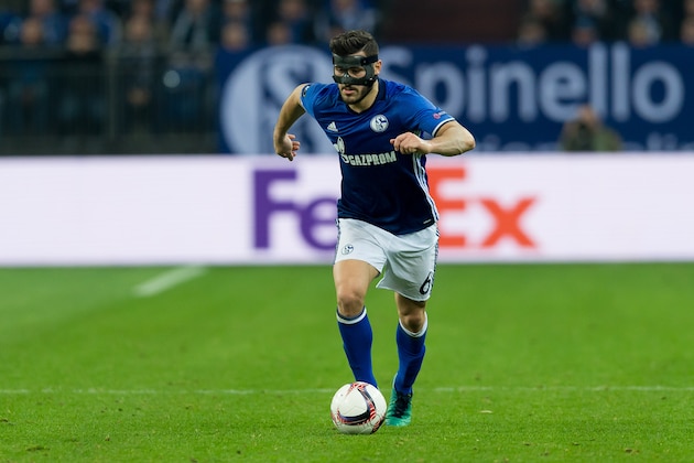 GELSENKIRCHEN, GERMANY - MARCH 09: Sead Kolasinac of Schalke controls the ball during the UEFA Europa League Round of 16 first leg match between FC Schalke 04 and Borussia Moenchengladbach at Veltins-Arena on March 9, 2017 in Gelsenkirchen, Germany. (Photo by TF-Images/Getty Images)