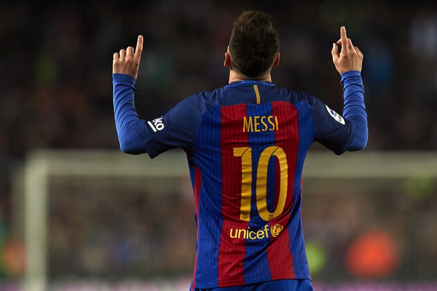 BARCELONA, SPAIN - MARCH 19:  Lionel Messi of Barcelona celebrates scoring his team's third goal during the La Liga match between FC Barcelona and Valencia CF at Camp Nou Stadium on March 19, 2017 in Barcelona, Spain.  (Photo by Manuel Queimadelos Alonso/Getty Images)