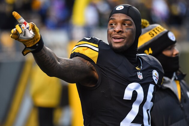 PITTSBURGH, PA - DECEMBER 04:  Le'Veon Bell #26 of the Pittsburgh Steelers warms up before a game against the New York Giants on December 4, 2016 in Pittsburgh, Pennsylvania. (Photo by Jamie Sabau/Getty Images)