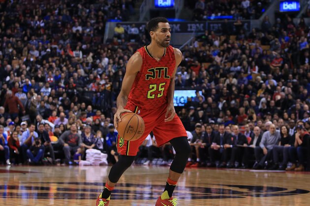 TORONTO, ON - DECEMBER 03:  Thabo Sefolosha #25 of the Atlanta Hawks dribbles the ball during the second half of an NBA game against the Toronto Raptors at Air Canada Centre on December 3, 2016 in Toronto, Canada.  NOTE TO USER: User expressly acknowledges and agrees that, by downloading and or using this photograph, User is consenting to the terms and conditions of the Getty Images License Agreement.  (Photo by Vaughn Ridley/Getty Images)