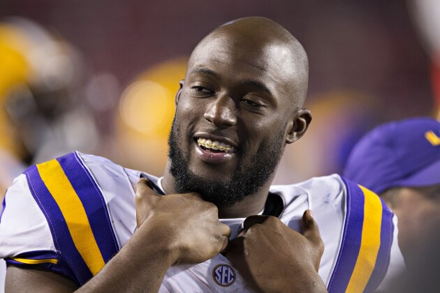 FAYETTEVILLE, AR - NOVEMBER 12:  Leonard Fournette #7 of the LSU Tigers on the sidelines during a game against the Arkansas Razorbacks at Razorback Stadium on November 12, 2016 in Fayetteville, Arkansas.  The Tigers defeated the Razorbacks 38-10.  (Photo by Wesley Hitt/Getty Images)