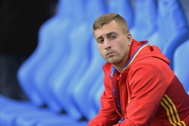 PARIS, FRANCE - MARCH 28:  Gerard Deulofeu of Spain reacts during warmup before the international friendly match between France and Spain at Stade de France on March 28, 2017 in Paris, France.  (Photo by Aurelien Meunier/Getty Images)