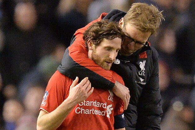 Liverpool's German manager Jurgen Klopp (R) speaks with Liverpool's Welsh midfielder Joe Allen after the end of the English FA Cup fourth round football match between Liverpool and West Ham United at Anfield in Liverpool, north west England, on January 30, 2016. / AFP / PAUL ELLIS / RESTRICTED TO EDITORIAL USE. No use with unauthorized audio, video, data, fixture lists, club/league logos or 'live' services. Online in-match use limited to 75 images, no video emulation. No use in betting, games or single club/league/player publications.  /         (Photo credit should read PAUL ELLIS/AFP/Getty Images)