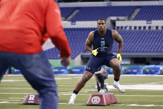 INDIANAPOLIS, IN - MARCH 05: Defensive lineman Jonathan Allen of Alabama participates in a drill during day five of the NFL Combine at Lucas Oil Stadium on March 5, 2017 in Indianapolis, Indiana. (Photo by Joe Robbins/Getty Images)