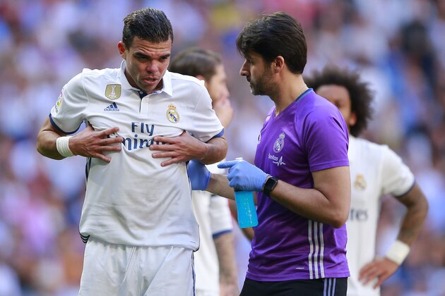 MADRID, SPAIN - APRIL 08:  Pepe of Real Madrid CF grimmaces in pain after being tackled by his teammate Toni Kroos (R) during the La Liga match between Real Madrid CF and Club Atletico de Madrid at Estadio Santiago Bernabeu on April 8, 2017 in Madrid, Spain.  (Photo by Gonzalo Arroyo Moreno/Getty Images)