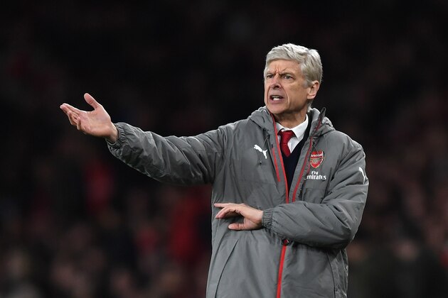 LONDON, ENGLAND - APRIL 05:  Arsene Wenger, Manager of Arsenal gives his team instructions during the Premier League match between Arsenal and West Ham United at the Emirates Stadium on April 5, 2017 in London, England.  (Photo by Shaun Botterill/Getty Images,)