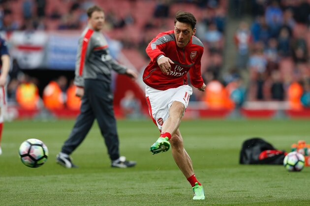 Arsenal's German midfielder Mesut Ozil warms up ahead of the English Premier League football match between Arsenal and Manchester City at The Emirates in London, on April 2, 2017. / AFP PHOTO / IKIMAGES / Ian KINGTON / RESTRICTED TO EDITORIAL USE. No use with unauthorized audio, video, data, fixture lists, club/league logos or 'live' services. Online in-match use limited to 45 images, no video emulation. No use in betting, games or single club/league/player publications.        (Photo credit should read IAN KINGTON/AFP/Getty Images)