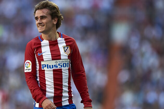 MADRID, SPAIN - APRIL 08:  Antoine Griezmann of Atletico de Madrid reacts during the La Liga match between Real Madrid CF and Atletico de Madrid at Estadio Santiago Bernabeu on April 8, 2017 in Madrid, Spain.  (Photo by fotopress/Getty Images)
