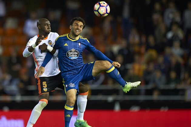 VALENCIA, SPAIN - APRIL 06:  Eliaquim Mangala (L) of Valencia competes for the ball with Giuseppe Rossi of Celta de Vigo during the La Liga match between Valencia CF and RC Celta de Vigo at Mestalla Stadium on April 6, 2017 in Valencia, Spain.  (Photo by fotopress/Getty Images)