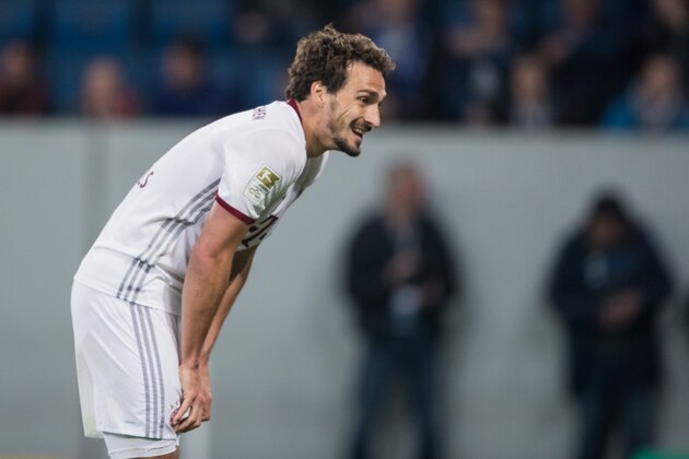 SINSHEIM, GERMANY - APRIL 04:  Mats Hummels of Muenchen reacts during the Bundesliga match between TSG 1899 Hoffenheim and Bayern Muenchen at Wirsol Rhein-Neckar-Arena on April 4, 2017 in Sinsheim, Germany.  (Photo by Simon Hofmann/Getty Images)
