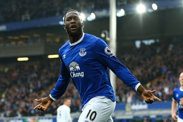 LIVERPOOL, ENGLAND - APRIL 09: Romelu Lukaku of Everton celebrates after scoring a goal to make it 4-2 during the Premier League match between Everton and Leicester City at Goodison Park on April 9, 2017 in Liverpool, England. (Photo by Robbie Jay Barratt - AMA/Getty Images)