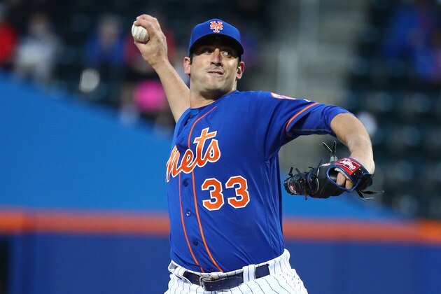 NEW YORK, NY - APRIL 06:  Matt Harvey #33 of the New York Mets pitches against the Atlanta Braves during their game at Citi Field on April 6, 2017 in New York City.  (Photo by Al Bello/Getty Images)