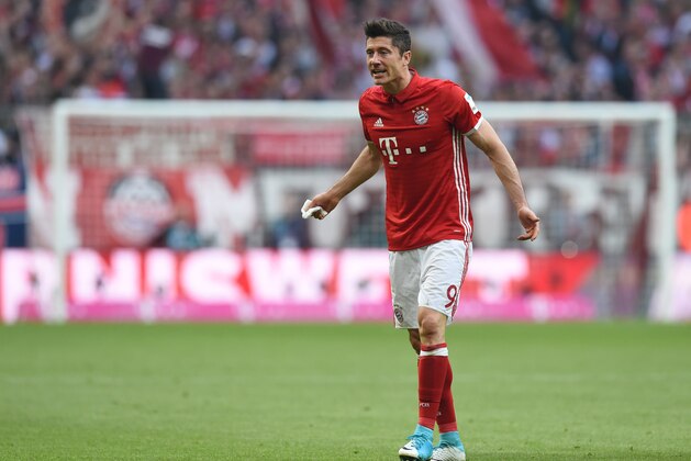 Bayern Munich's Polish striker Robert Lewandowski reacts during the German first division Bundesliga football match FC Bayern Munich v BVB Borussia Dortmund in Munich, southern Germany, on April 8, 2017. / AFP PHOTO / Christof STACHE / RESTRICTIONS: DURING MATCH TIME: DFL RULES TO LIMIT THE ONLINE USAGE TO 15 PICTURES PER MATCH AND FORBID IMAGE SEQUENCES TO SIMULATE VIDEO. == RESTRICTED TO EDITORIAL USE == FOR FURTHER QUERIES PLEASE CONTACT DFL DIRECTLY AT + 49 69 650050
        (Photo credit should read CHRISTOF STACHE/AFP/Getty Images)