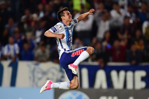 Mexico's Pachuca player Hirving Rodrigo Lozano celebrates his goal against FC Dallas of the US, during their CONCACAF Champions League semifinal football match at the Miguel Hidalgo stadium in Pachuca, Hidalgo State, on April 4, 2017. / AFP PHOTO / RONALDO SCHEMIDT        (Photo credit should read RONALDO SCHEMIDT/AFP/Getty Images)