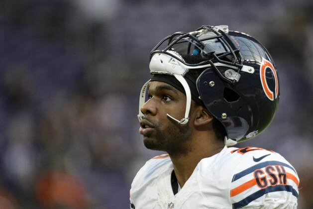 MINNEAPOLIS, MN - JANUARY 01: Tracy Porter #21 of the Chicago Bears looks on during the game against the Minnesota Vikings on January 1, 2017 at US Bank Stadium in Minneapolis, Minnesota. (Photo by Hannah Foslien/Getty Images)