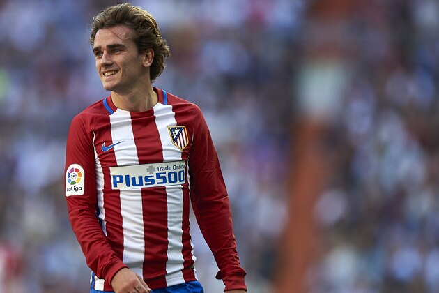 MADRID, SPAIN - APRIL 08:  Antoine Griezmann of Atletico de Madrid reacts during the La Liga match between Real Madrid CF and Atletico de Madrid at Estadio Santiago Bernabeu on April 8, 2017 in Madrid, Spain.  (Photo by fotopress/Getty Images)
