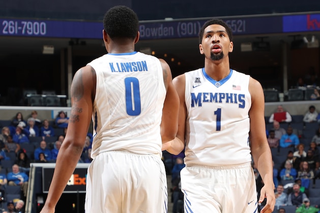 MEMPHIS, TN - MARCH 2: K.J. Lawson #0 and Dedric Lawson #1 of the Memphis Tigers celebrate against the Tulane Green Wave on March 2, 2017 at FedExForum in Memphis, Tennessee. Memphis defeated Tulane 92-70. (Photo by Joe Murphy/Getty Images)