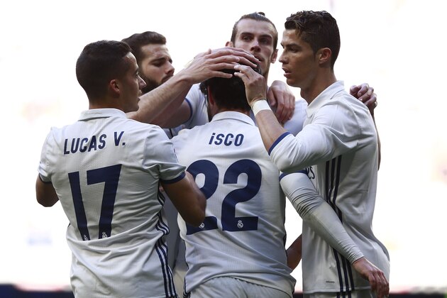 MADRID, SPAIN - APRIL 02: Francisco Roman Alarcon 'isco' of Real Madrid CF celebrates scoring their second goal with teammate Cristiano Ronaldo (R), Gareth Bale (2ndR), Nacho Fernandez (2ndL) and Lucas Vazquez (L)  during the La Liga match between Real Madrid CF and Deportivo Alaves at Estadio Santiago Bernabeu on April 2, 2017 in Madrid, Spain.  (Photo by Gonzalo Arroyo Moreno/Getty Images)