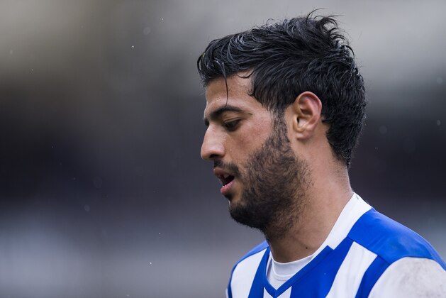 SAN SEBASTIAN, SPAIN - MARCH 12: Carlos Vela of Real Sociedad reacts during the La Liga match between Real Sociedad de Futbol and Athletic Club Bilbao at Estadio Anoeta on March 12, 2017 in San Sebastian, Spain. (Photo by Juan Manuel Serrano Arce/Getty Images) SAN SEBASTIAN, SPAIN - MARCH 12: Carlos Vela of Real Sociedad reacts during the La Liga match between Real Sociedad de Futbol and Athletic Club Bilbao at Estadio Anoeta on March 12, 2017 in San Sebastian, Spain. (Photo by Juan Manuel Serrano Arce/Getty Images)