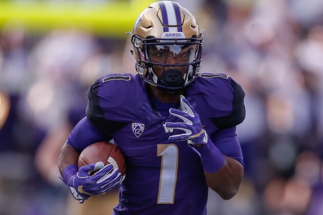 SEATTLE, WA - OCTOBER 22:  Wide receiver John Ross #1 of the Washington Huskies rushes against the Oregon State Beavers on October 22, 2016 at Husky Stadium in Seattle, Washington.  (Photo by Otto Greule Jr/Getty Images)