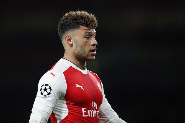 LONDON, ENGLAND - MARCH 07:  Alex Oxlade-Chamberlain of Arsenal looks on during the UEFA Champions League Round of 16 second leg match between Arsenal FC and FC Bayern Muenchen at Emirates Stadium on March 7, 2017 in London, United Kingdom.  (Photo by Boris Streubel/Getty Images)