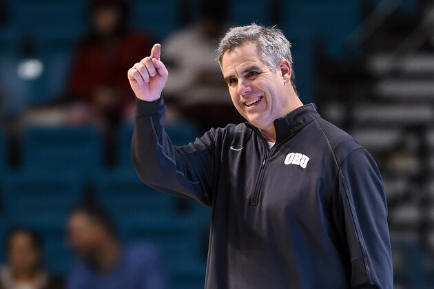 LAS VEGAS, NV - NOVEMBER 25:  Head coach Scott Sutton of the Oral Roberts Golden Eagles gestures to his players as they take on the Louisiana-Lafayette Ragin' Cajuns during the 2014 MGM Grand Main Event basketball tournament at the MGM Grand Garden Arena on November 25, 2014 in Las Vegas, Nevada. Louisiana-Lafayette won 76-52.  (Photo by Ethan Miller/Getty Images)
