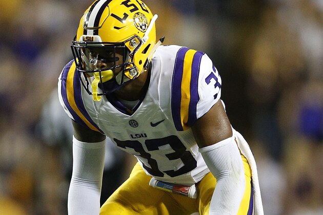 BATON ROUGE, LA - SEPTEMBER 10:  Jamal Adams #33 of the LSU Tigers defends during a game at Tiger Stadium on September 10, 2016 in Baton Rouge, Louisiana.  (Photo by Jonathan Bachman/Getty Images)