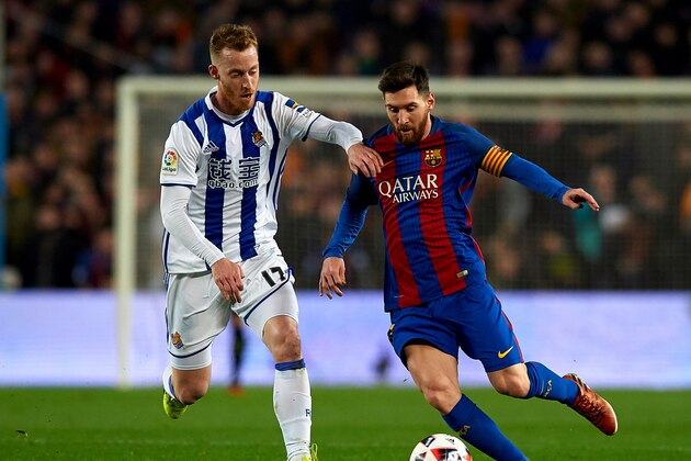 BARCELONA, SPAIN - JANUARY 26:  Lionel Messi (R) of Barcelona is tackled by David Zurutuza of Real Sociedad during the Copa del Rey quarter-final second leg match between FC Barcelona and Real Sociedad at Camp Nou on January 26, 2017 in Barcelona, Spain.  (Photo by Manuel Queimadelos Alonso/Getty Images)