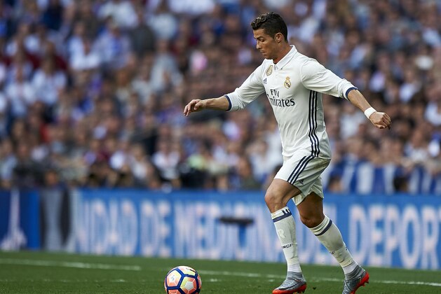 MADRID, SPAIN - APRIL 08:  Cristiano Ronaldo of Real Madrid in action during the La Liga match between Real Madrid CF and Atletico de Madrid at Estadio Santiago Bernabeu on April 8, 2017 in Madrid, Spain.  (Photo by fotopress/Getty Images)