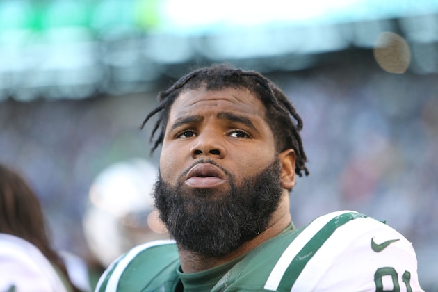 EAST RUTHERFORD, NJ - JANUARY 01: Defensive End Sheldon Richardson #91 of the New York Jets follows the action against the Buffalo Bills at MetLife Stadium on January 1, 2017 in East Rutherford, New Jersey. (Photo by Al Pereira/Getty Images)