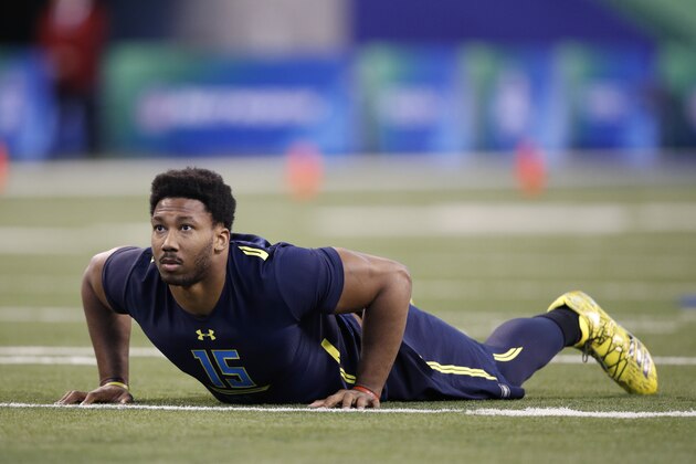 INDIANAPOLIS, IN - MARCH 05: Defensive lineman Myles Garrett of Texas A&M in action during day five of the NFL Combine at Lucas Oil Stadium on March 5, 2017 in Indianapolis, Indiana. (Photo by Joe Robbins/Getty Images)