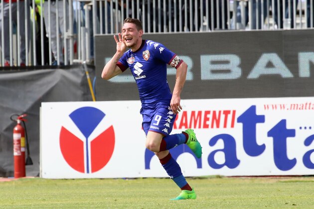 CAGLIARI, ITALY - APRIL 09: Belotti Andrea of Torino celebrates his goal 1-2   during the Serie A match between Cagliari Calcio and FC Torino at Stadio Sant'Elia on April 9, 2017 in Cagliari, Italy.  (Photo by Enrico Locci/Getty Images)