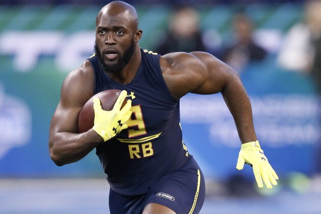 INDIANAPOLIS, IN - MARCH 03: Running back Leonard Fournette of LSU runs with the ball during a drill on day three of the NFL Combine at Lucas Oil Stadium on March 3, 2017 in Indianapolis, Indiana. (Photo by Joe Robbins/Getty Images)